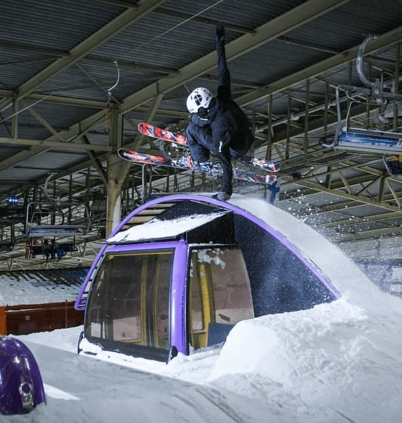 Freestyle ski ·indoor rail
